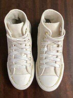 Converse Chuck Taylor All Star EVA Lift Platform Gold Stars Kids Size 3